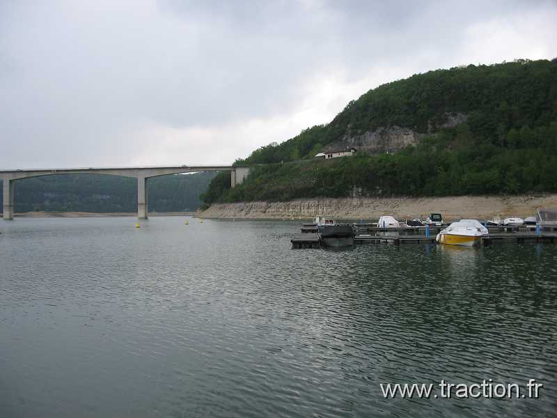 2011_CVAAM_35ans_12_Bateau-Mouche (25).JPG - 35 Ans du CVAAM, sortie dans le Doubs et le Jura, du 26 Avril au 1er Mai 2011, le Lac de Vouglans, déjeuner-croisière
